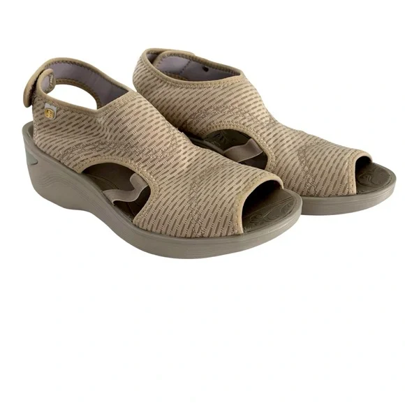 BZees Dream Sandal Beige 9.5 Synthetic Sole Hook and Loop Closure Machine Wash - Picture 2 of 14
